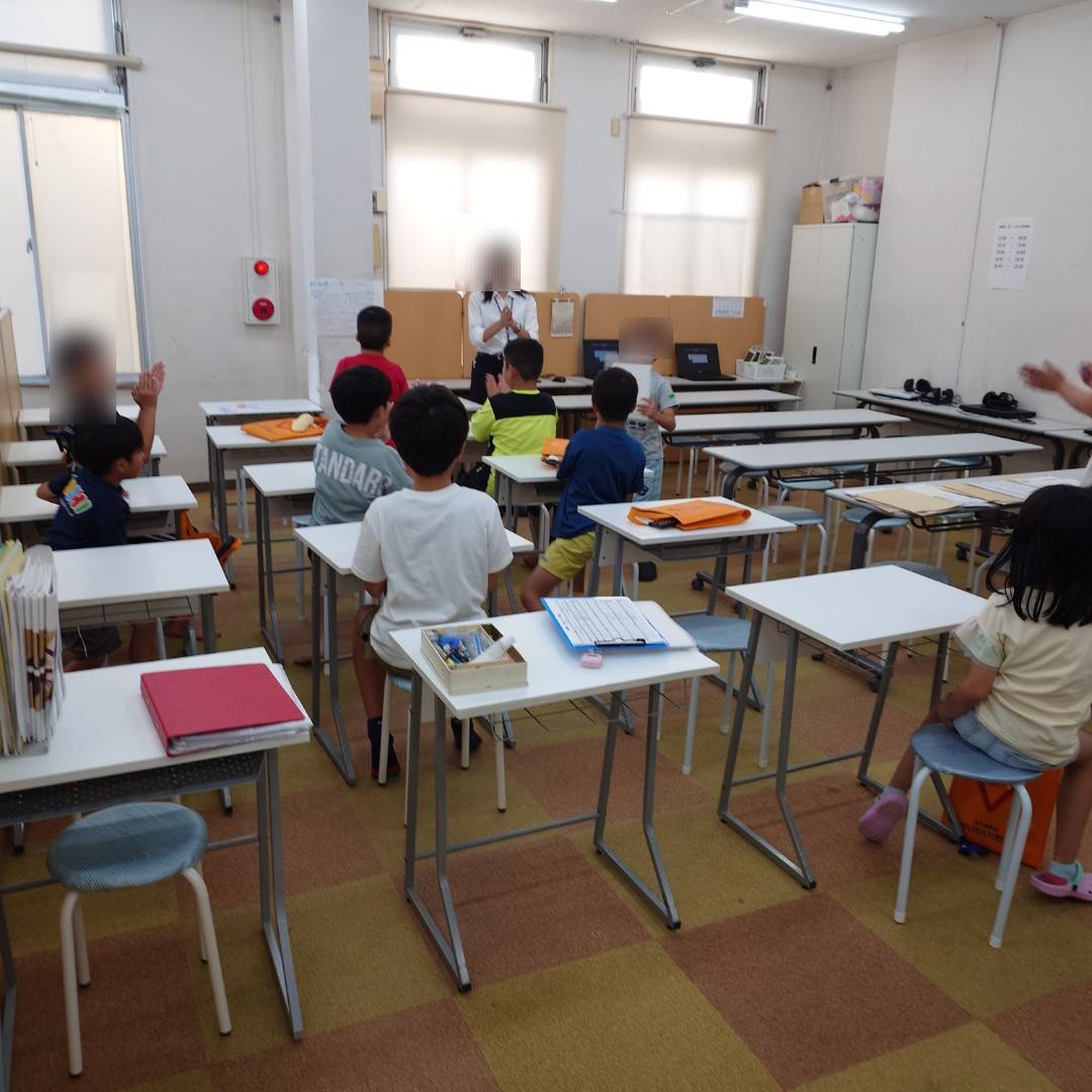 初めての賞状を受け取る生徒